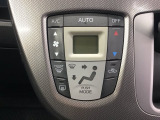オートエアコン付きです!お好みの温度をセットするだけでエアコンの風量などを自動でコントロール。快適な車内でお過ごしいただけます。