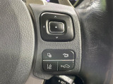 【レーントレーシングアシスト】高速道路走行時、車線からはみ出しそうになるとレーンの中央を走るようにステアリング操作をアシスト。より安全な運転をサポートしてくれます!
