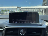 【 ディスプレイオーディオ 】一部のトヨタに新設定されたディスプレイオーディオ搭載車。お手持ちのスマートフォンと連動してアプリや音楽を画面上で楽しむことができます。ナビやテレビはオプションになります。