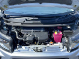 エンジンルームの画像です。店舗にて現車の確認もいただけますので、お電話で在庫のご確認の上是非ご来店くださいませ!!!ワクワクするクルマ選びをご提案します!