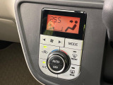 【オートエアコン】一度お好みの温度に設定すれば、車内の温度を検知し風量や温度を自動で調整。暑い…寒い…と何度もスイッチ操作をする必要はありません。快適な車内空間には必須の機能ですね♪