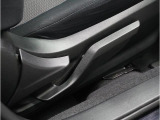 運転席シートリフターが運転する方の体格に合わせて、シート高さ位置をベストポジションに設定できます。