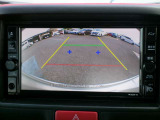 駐車に便利なバックモニター搭載車です。後方の映像が見えるのでバックも安心です。