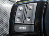 運転中、オーディオの操作をしてて、ハッとしたことはありませんか?ステアリングスイッチは、運転中でもハンドルでオーディオの操作が可能です。安全なドライブをサポートします。