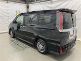 走りにこだわりながら収納力も持ち合わせたお車です。