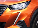 先進性の象徴であるLEDランニングライトは、昼間の車輌の存在感を際立たせ、安全性にも配慮しています。