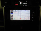 Aftermarket品のSDメモリーナビを装備しています。行き先を入力したら目的地まで音声案内してくれます。