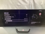 フォワードセンシングカメラで認識した交通標識をディスプレイに表示し、交通標識の見落とし防止を図り、安全運転を支援します。