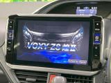 【BIG-X11インチナビ】人気の大画面BIG-Xナビを装備。専用設計で車内の雰囲気にマッチ!ナビ利用時のマップ表示は見やすく、テレビやDVDは臨場感がアップ!いつものドライブがグッと楽しくなります♪