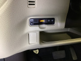 ハンドルの左下にETCがついています。高速道路の料金所の通過も楽々です。カードの取り出しもしやすい場所についています。