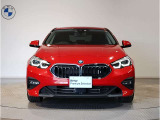 【キドニーグリル】BMWは約90年もの間、ほぼ全ての車両にひと目でBMWだと分かるこの特徴的なフロントグリルが備えられ、デザイン・アイコンとして親しまれてきました。