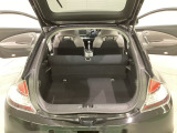ラゲッジも広く使いやすいトランクは、開口部も広く荷物の積み下ろしもしやすいお車となっております。