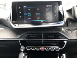 TFTタッチパネルを使ったインターフェースで、様々な車両情報を表示コントロール。スイッチ類を増やさずに多機能化が可能になりました。
