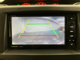 【バックモニター】ガイドライン表示機能付きバックカメラ装着車です。バックでの駐車時など後方の安全確認ができて安心安全です♪