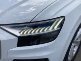 ヘッドライトのLEDデイタイムランニングライトが昼間の識別性を高めます。