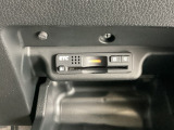 ETCもついています。高速道路の料金所の通過も楽々です!。 カードの取り出しもしやすい場所についています。