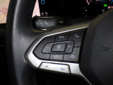 Travel Assist。設定した速度を上限に自動で加減速し、一定の車間距離,およ走行レーンを保つことでロングドライブの疲労を軽減します。