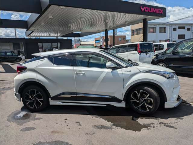 トヨタ C-HR ハイブリッド 1.8 G の中古車詳細 (43,000km, ホワイト