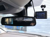 走行中、車両前方で発生したアクシデントなどを、このドライブレコーダーが記録します。万が一の時の証拠資料として有効だから安心です。