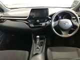見通しのいい視界と最適なレイアウトで運転しやすいです。