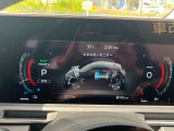 e-POWER専用メーターはモーター出力、エネルギーフロー表示、各種燃費表示機能、バッテリー残量、オド・ツイントリップメーター、デジタル時計、航続可能距離、サービスインターバルなどが表示されます
