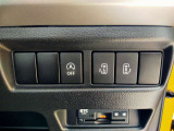 両側電動スライドドアの開閉が運転席のスイッチで可能なので、ご年配の方や小さなお子様の乗降時も安心です。