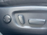 【運転席パワーシート】スイッチ一つで簡単にシートの微調整が可能!電動だから力もいりません!快適なシートポジションにセットして、快適なドライブをお楽しみください。