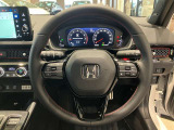 運転している間、長く触れているものだから手になじむハンドルがいいですよね。本革巻のステアリングは乗れば乗るほど手になじんでいきます。