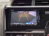 3ビュー切り替えやガイド線表示のバックカメラで、バックでの車庫入れも安心です。