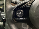 ステアリングスイッチがついていますので、オーディオのチャンネル変更、ボリューム、ジャンル変更が操作可能です。ハンドルから手を離さず安全に操作できます。