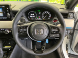 【ホンダセンシング】衝突軽減ブレーキ、車線逸脱抑制、誤発進抑制機能などの予防安全機能をセットで装備。さらにアダプティブクルーズコントロール、オートハイビーム機能が快適なドライブをアシストします。