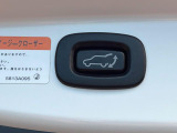 【パワーバックドア】スマートキーや運転席のボタンを押すだけでリアゲートが自動で開閉します!荷物を持っている時や、高い位置にあるバックドアを閉める際に便利な機能です♪