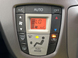 【オートエアコン】一度お好みの温度に設定すれば、車内の温度を検知し風量や温度を自動で調整。暑い…寒い…と何度もスイッチ操作をする必要はありません。快適な車内空間には必須の機能ですね♪