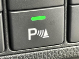 【パーキングセンサー】周囲の障害物に近づくと、ブザーでお知らせして、衝突回避をサポートします!駐車時や、狭い道での走行の際に便利です。