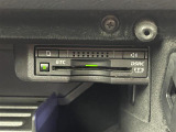 【ETC2.0(DSRC/ITSスポット)】ETCカードを挿入すれば料金所はノンストップで通過できます。ETC限定の割引や、高速道路の情報提供サービスを利用できます。