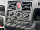 【障害物センサー】障害物センサー(ソナー)がついておりますので駐車時や狭い道などでも警報が鳴るので安心ですね。