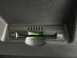 【ETC】有料道路を利用する際に料金所で停止することなく通過できる、ETC車載器(ノンストップ自動料金収受システム機器)が装備されています。セットアップを行うことで利用可能になります。
