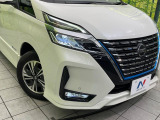 【LEDヘッドライト】悪天候や夜間走行時も良好な視界を確保し安心して運転できる高輝度LEDヘッドライトを装備!点灯速度が早く、消費電力も抑えられています。