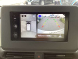 【アラウンドビューモニター】周囲を見渡せる映像で、スムースな駐車をサポートします