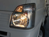 宮崎日産では、細かな所まで磨いていますのでヘッドライトもとても綺麗でライトの光による黄ばみもありません。