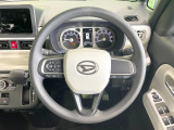 インテリアに合わせたデザインのステアリングは、運転される方のことも考え、運転しやすい形状、大きさです。是非一度、実際に触ってお確かめください。