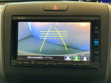 バックでの車庫入れも安心です! リアカメラが付いているバックモニター付のナビを装備しております。操作線もついており距離感も画面から確認できます。