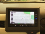 ナビゲーションはフルセグTV、インターナビ対応のGathers純正メモリーナビを搭載しています。Bluetoothオーディオ機能がありますので、スマートフォンなどの音楽も再生できます。