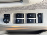 【電動格納ミラー】サイドミラーは電動格納式となっており、狭い駐車場でもキズがつくリスクを抑えられます。