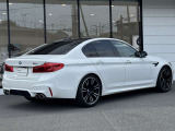 BMWを熟知したメカニックによる、360度の納車前点検。ドイツ本国と同様の教育・訓練を受けたメカニックが徹底的に点検、整備した後にお客様にお引渡しします。