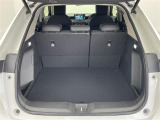 【トランク】積み込みやすくて、たっぷり積める荷室です。シートアレンジできるものは、乗車人数と荷物の量や大きさによってシートを動かすことができるので、より快適なドライブが可能です!