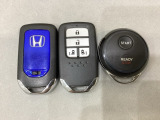 スマートキー付きですからドアロックの開閉およびエンジンスタートが楽々です。電動スライドドアの開け閉めもボタンで操作できます。加えて、純正リモコンエンジンスターター用の操作キーもついています。