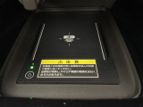 【ワイヤレス充電器(Qi)】走行中にスマートフォンをワイヤレスで充電できます!