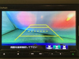 バックでの車庫入れも安心です! リアカメラが付いているバックモニター付のナビを装備しております。操作線もついており距離感も画面から確認できます。