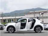 【中古車納車整備】専任メカニックによる2年定期点検相当の67項目の点検整備をご納車前に実施。主要な消耗部品は、点検の上必要であれば交換してご納車致します。